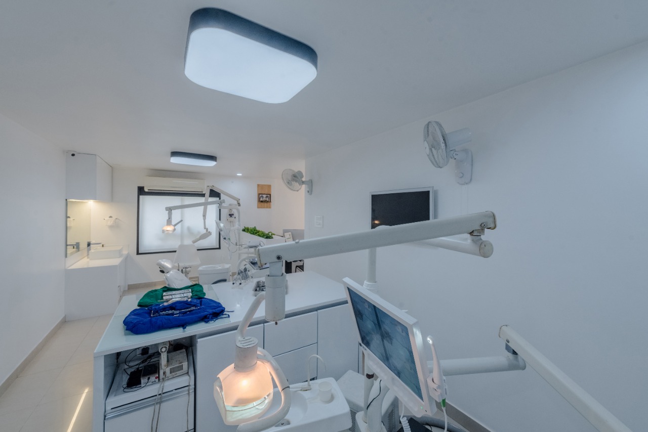 Second treatment room with chairside screen at Studio Dental